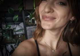 A szép lányok mosolyogjanak